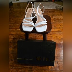 IDIFU White Strappy Block Heel Sandals